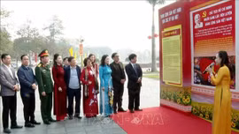 Trưng bày chuyên đề 'Đảng Cộng sản Việt Nam qua các kỳ Đại hội'