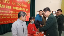 Mang Tết đến vùng biên giới biển