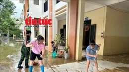Bác sĩ ơi: Hướng dẫn người dân vùng lũ làm sạch nước, phòng dịch bệnh 