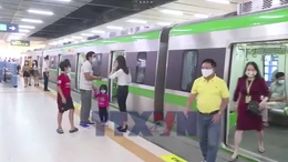 Chi phí nhiên liệu gây áp lực, người dân chuyển dịch sang metro