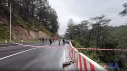 Mưa lũ lớn tại Trung Bộ: Vẫn còn 13 vị trí tắc đường