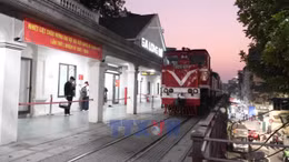 Hà Nội đề xuất dừng chạy tàu qua 'phố cà phê đường tàu'