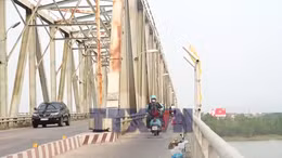 Hà Tĩnh lắp đặt lưới an toàn, đèn LED mỹ thuật tại cầu Bến Thủy 1