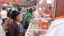 Bánh trung thu truyền thống vẫn 'giữ lửa' trong lòng người tiêu dùng