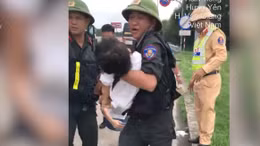 Cảnh sát cơ động kịp thời cứu cháu bé co giật trên cao tốc Hà Nội – Hải Phòng