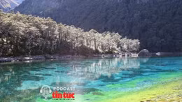 Kỳ lạ hồ nước trong nhất thế giới, nơi du khách phải lau giày khi tới thăm