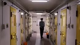 Bi kịch của những người phụ nữ Nhật Bản muốn... ở tù