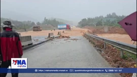 Cao tốc La Sơn - Túy Loan qua thành phố Huế bị 'tê liệt'