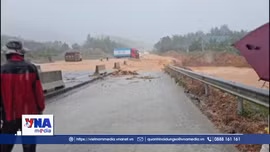 Cao tốc La Sơn - Túy Loan qua thành phố Huế bị 'tê liệt'