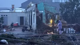 Thủ tướng chỉ đạo khẩn trương khắc phục hậu quả bão số 10