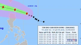 Bão Ragasa mạnh lên, hướng vào biển Đông