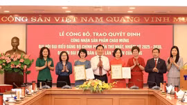 Sách ảnh của TTXVN được công nhận SP chào mừng Đại hội Đảng bộ Chính phủ