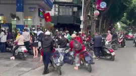 Xăng dầu tăng cao: Cần sự đồng hành, chia sẻ của doanh nghiệp và người dân