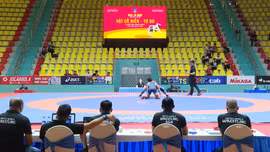 Hàng trăm vận động viên tranh tài đấu vật cấp quốc gia