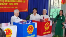 Người dân TP Hồ Chí Minh phấn khởi đi bầu cử trong sáng 15/3