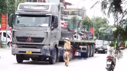Hà Nội kiểm tra, chấn chỉnh tình trạng xe quá tải trên đường Lê Hữu Tựu