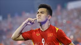 Tiền đạo Nguyễn Tiến Linh và hành trình sống đẹp