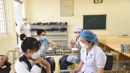 Những biện pháp nào được triển khai để đảm bảo an toàn tiêm chủng cho trẻ?