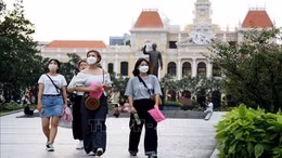 Yêu cầu đeo khẩu trang ở chùa, khu vui chơi