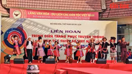 Tưng bừng Liên hoan trình diễn trang phục các dân tộc khu vực phía Bắc lần thứ nhất năm 2022