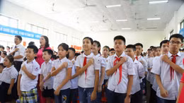 Xúc động lễ khai giảng đặc biệt ở trường hát Quốc ca bằng tay