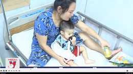 Kỳ diệu của y học, nối lại bàn tay cho cậu bé 21 tháng tuổi