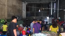 Phát hiện cơ sở sản xuất mũ bảo hiểm giả quy mô lớn