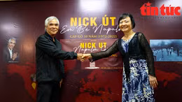 Nick Út và 'Em bé Napalm' lần đầu gặp gỡ tại Việt Nam