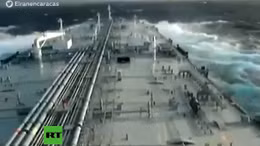 Video tàu Iran vượt biển mang trăm nghìn thùng dầu đầu tiên tới Venezuela