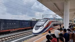 Đường sắt Lào-Trung Quốc bắt đầu vận chuyển hành khách xuyên biên giới