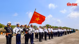 Thiêng liêng lễ chào cờ Tổ quốc trên quần đảo Trường Sa