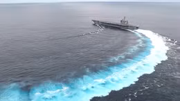 Màn phô diễn kinh ngạc của tàu sân bay Mỹ USS Abraham Lincoln tải trọng 100.000 tấn 