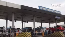 Trạm BOT Sông Phan, Bình Thuận ùn tắc do tài xế phản đối