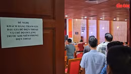 Hà Nội: Thức nguyên đêm chờ đấu giá, giá đất trúng cao hơn 18 lần giá khởi điểm 