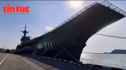 Thái Lan huy động tàu sân bay Chakri Naruebet tham gia cứu trợ trong cơn lũ lịch sử 