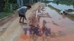 Dự án Xử lý sự cố sạt lở đê tả sông Càn chưa hoàn thành gây khó khăn cho người dân