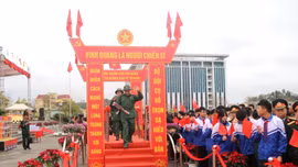 Thanh niên khu vực Quân khu I nô nức lên đường nhập ngũ