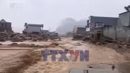 Lũ quét ở Lai Châu, cuốn trôi người và nhà cửa